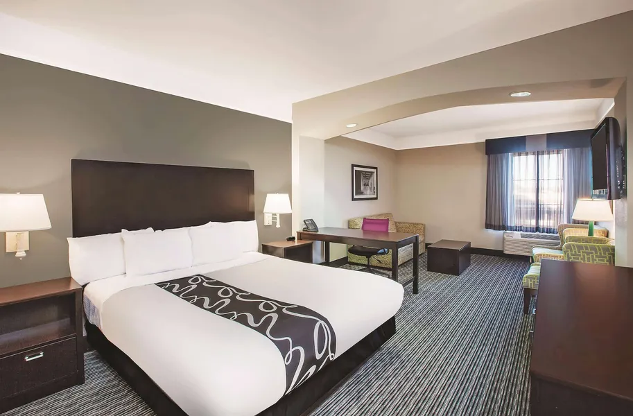 La Quinta Inn & Suites by Wyndham Beaumont West hotel detail image 6