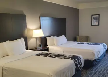 La Quinta Inn & Suites by Wyndham Beaumont West hotel thumbnail 8
