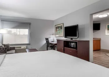 Best Western Plus Orange County hotel thumbnail 8