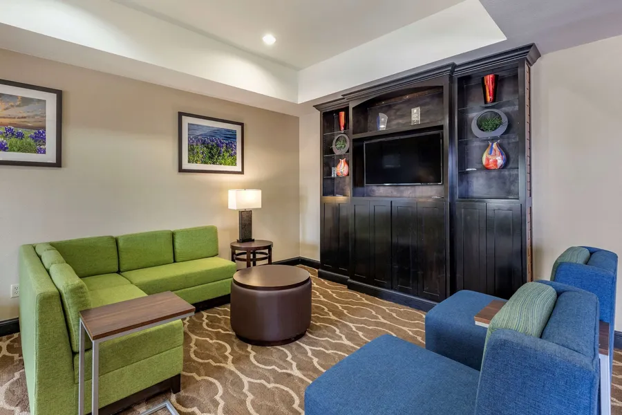 Comfort Inn & Suites Paris hotel detail image 2