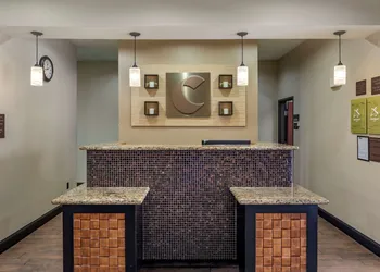 Comfort Inn & Suites Paris hotel thumbnail 3