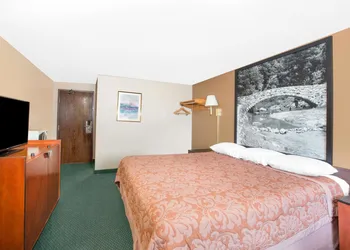 Super 8 by Wyndham Sioux City/Morningside Area hotel thumbnail 6