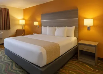Travelodge by Wyndham Muskegon hotel thumbnail 4