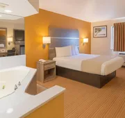 Travelodge by Wyndham Muskegon hotel detail image 5