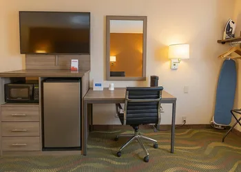 Travelodge by Wyndham Muskegon hotel thumbnail 6