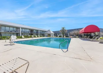 Ramada by Wyndham Houma hotel thumbnail 6
