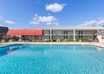 Ramada by Wyndham Houma hotel thumbnail 7