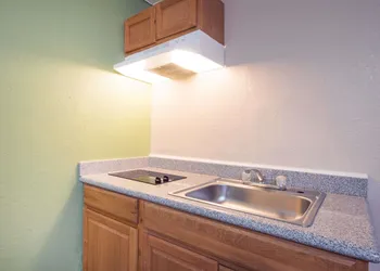 Executive Inn and Kitchenette Suites hotel thumbnail 3
