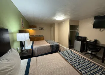 Executive Inn and Kitchenette Suites hotel thumbnail 4
