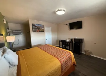 Executive Inn and Kitchenette Suites hotel thumbnail 6