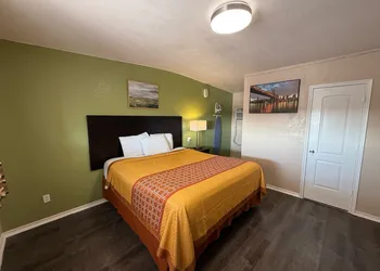 Executive Inn and Kitchenette Suites hotel thumbnail 8