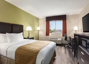 Baymont by Wyndham Monroe hotel thumbnail 2
