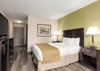 Baymont by Wyndham Monroe hotel thumbnail 4