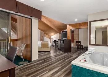 Baymont by Wyndham Monroe hotel thumbnail 7