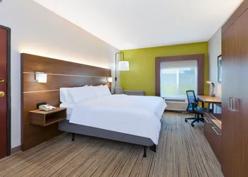 Holiday Inn Express & Suites Three Rivers by IHG hotel thumbnail 3