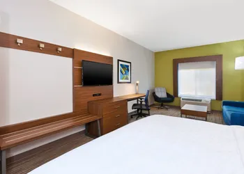 Holiday Inn Express & Suites Three Rivers by IHG hotel thumbnail 6
