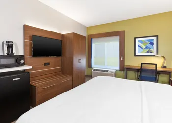 Holiday Inn Express & Suites Three Rivers by IHG hotel thumbnail 7