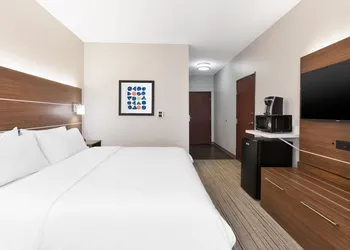 Holiday Inn Express & Suites Three Rivers by IHG hotel thumbnail 8