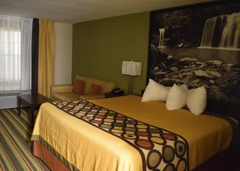 Super 8 by Wyndham Paragould hotel thumbnail 8