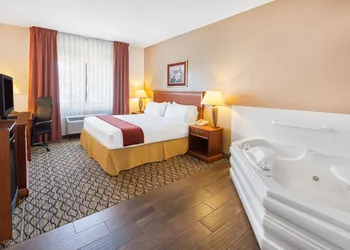 Baymont by Wyndham Chelsea hotel thumbnail 8