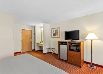Quality Inn Sawyer hotel thumbnail 6