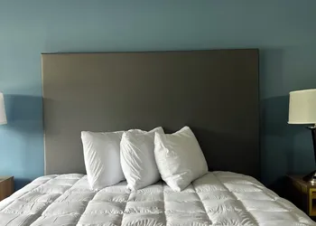 Baymont by Wyndham Dowagiac hotel thumbnail 7