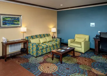 Holiday Inn Express & Suites Lebanon by IHG hotel thumbnail 4