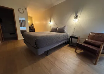 The Pioneer Motel hotel thumbnail 7