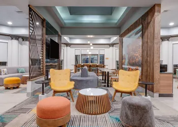 La Quinta Inn & Suites by Wyndham Sherman hotel thumbnail 2