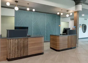 La Quinta Inn & Suites by Wyndham Sherman hotel thumbnail 4