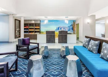 La Quinta Inn & Suites by Wyndham Hillsboro hotel thumbnail 3