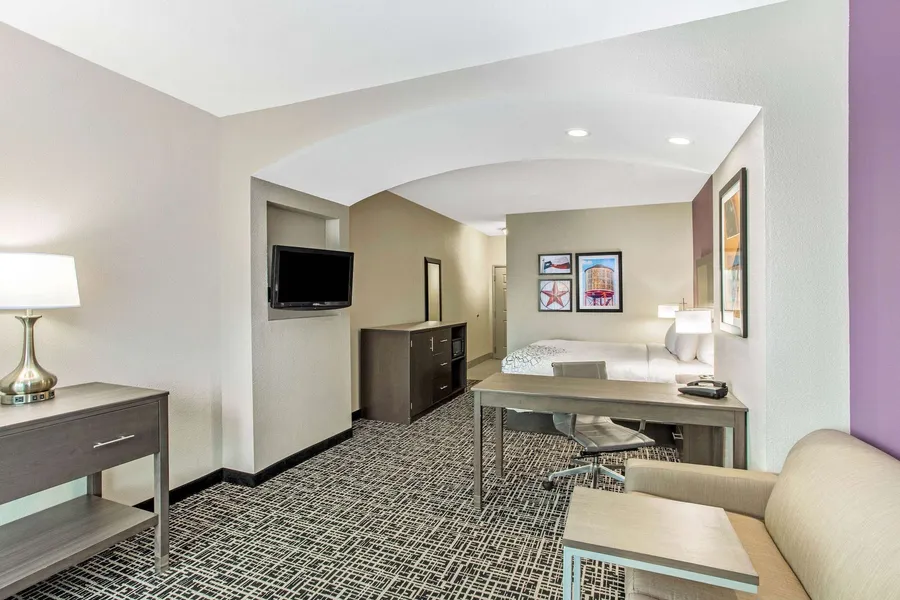 La Quinta Inn & Suites by Wyndham Hillsboro hotel detail image 6