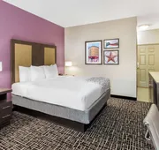 La Quinta Inn & Suites by Wyndham Hillsboro hotel detail image 7