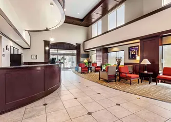 Comfort Suites Palestine hotel thumbnail 4