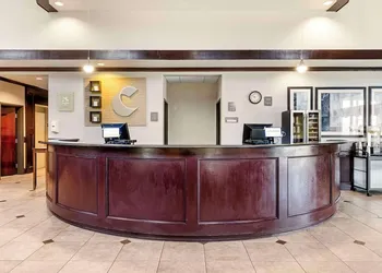 Comfort Suites Palestine hotel thumbnail 6