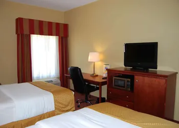 La Quinta Inn & Suites by Wyndham Fairfield TX hotel thumbnail 4