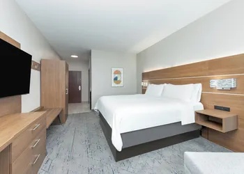 Holiday Inn Express Hotel & Suites Athens by IHG hotel thumbnail 5