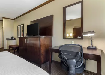 Best Western Plus Texoma Hotel & Suites hotel thumbnail 6