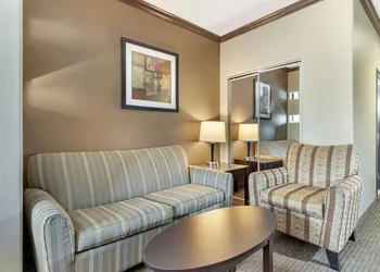 Best Western Plus Texoma Hotel & Suites hotel thumbnail 8