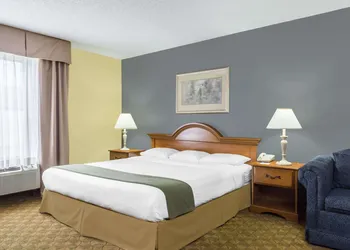 Days Inn by Wyndham Selma hotel thumbnail 6