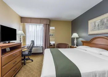 Days Inn by Wyndham Selma hotel thumbnail 7
