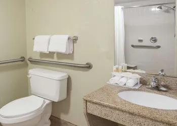 Days Inn by Wyndham Selma hotel thumbnail 8