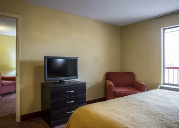 Quality Inn & Suites Monroe hotel thumbnail 8
