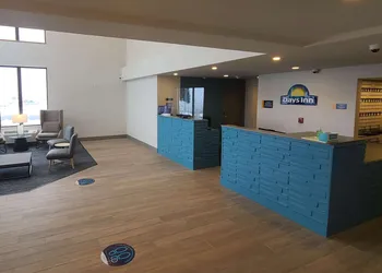 Days Inn by Wyndham Johnson Creek hotel thumbnail 2