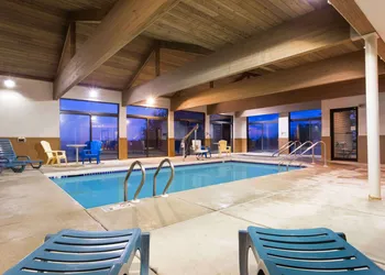 Days Inn by Wyndham Johnson Creek hotel thumbnail 6