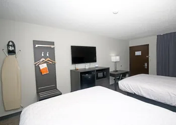 Clarion Pointe Statesville hotel thumbnail 6