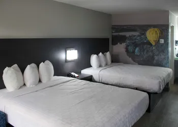 Clarion Pointe Statesville hotel thumbnail 8