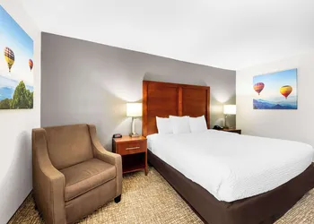 Clarion Pointe Apex – Holly Springs hotel thumbnail 7