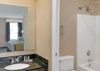 Baymont by Wyndham Sanford hotel thumbnail 7