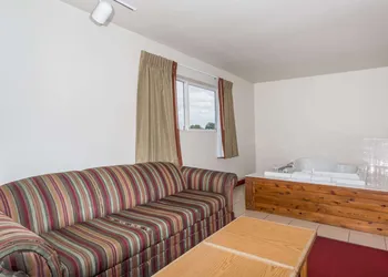 Super 8 by Wyndham Fruita hotel thumbnail 6